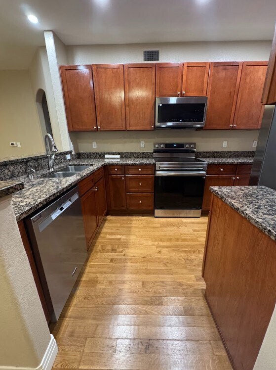 Building Photo - 9059 E Panorama Cir