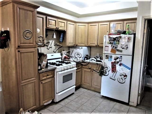 Foto principal - 823 Willoughby Ave