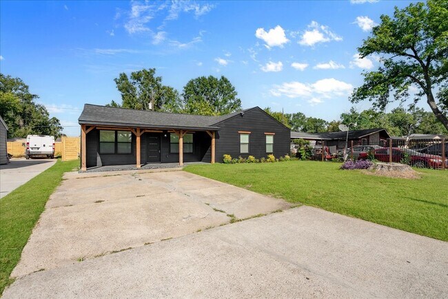 Building Photo - 5219 Cosby St