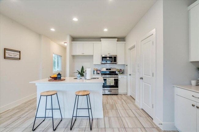 Building Photo - 418 White Steppe Way