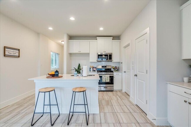 Building Photo - 439 White Steppe Way