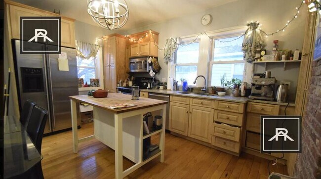 Photo - 5 bedroom in Allston MA 02134 Apartment