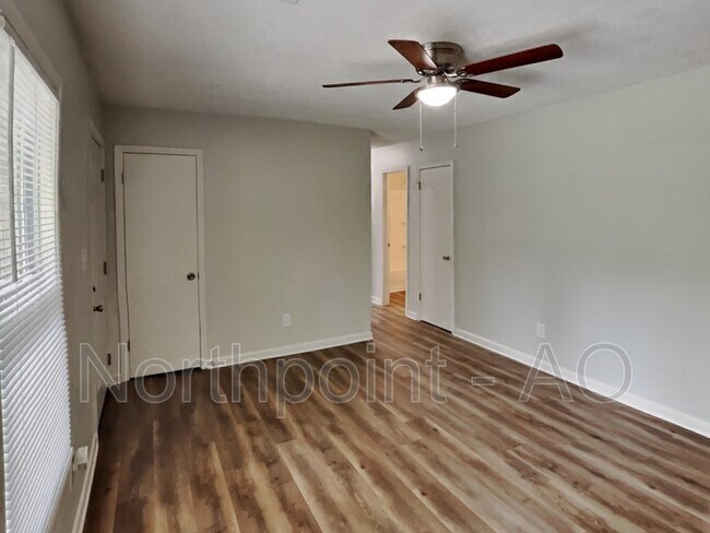 Building Photo - 368 Cameo Dr