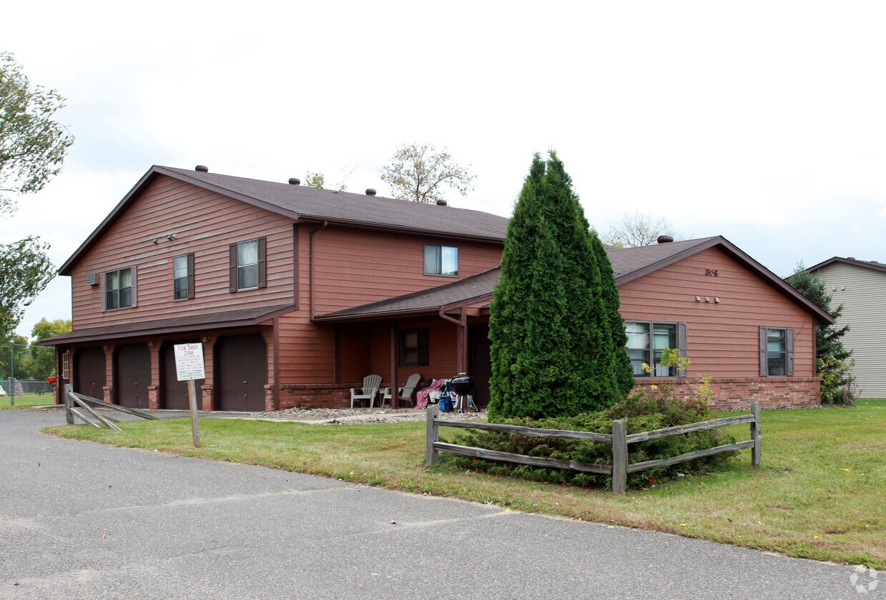 306384 W Johnson St, River Falls, WI 54022 Apartments in River Falls