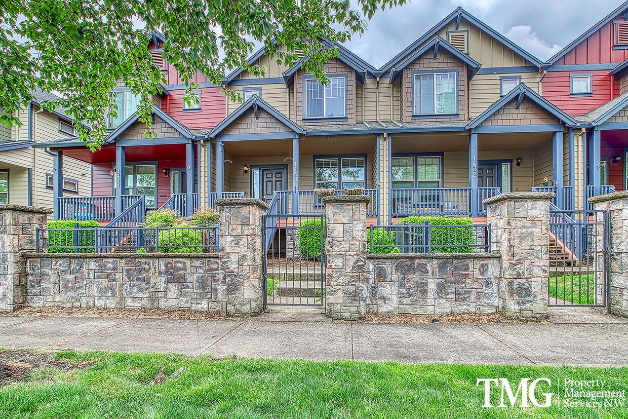 Primary Photo - Wonderful 4 bed 2.5 Bath Townhome in Hills...