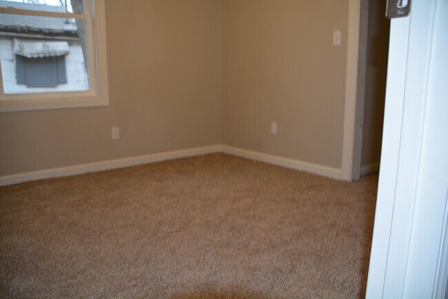 Foto del edificio - Rent this 3 Bedroom 2 Bath Bungalow