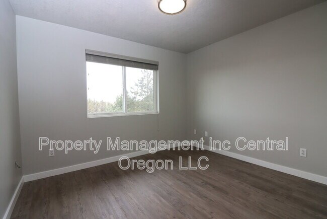 Foto del edificio - 1472 NE Whisper Ridge Dr