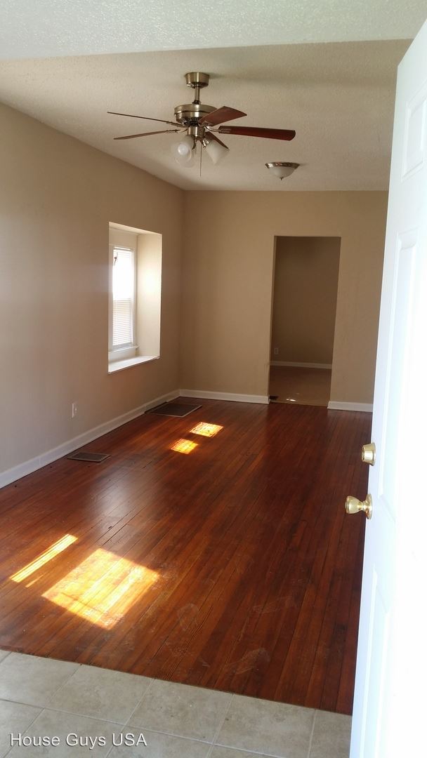 Foto del edificio - 3227 E 27th St