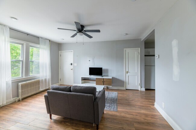 Living room facing entrance - 1613 F St NE