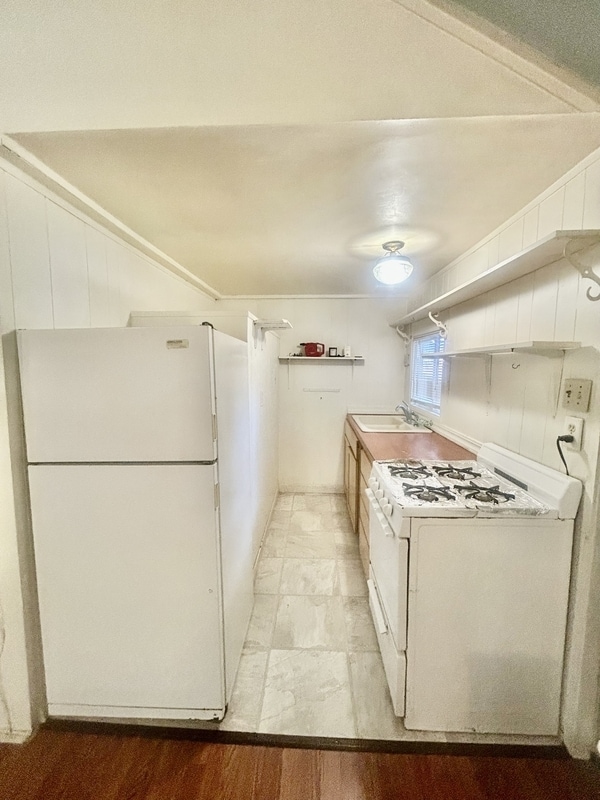 Building Photo - 966 E 69th Vista