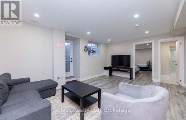 Building Photo - 22 Cirrus Cres
