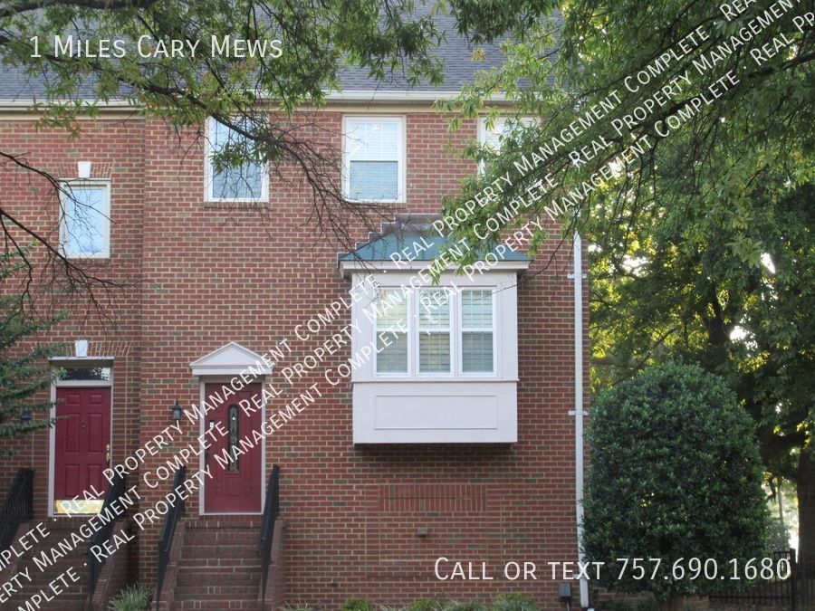 Foto principal - 1,650 square foot townhouse with 3 beds an...