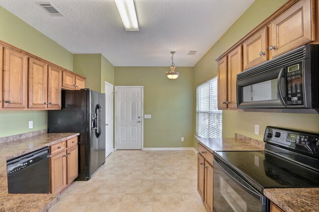 Building Photo - 220 Pebblestone Dr