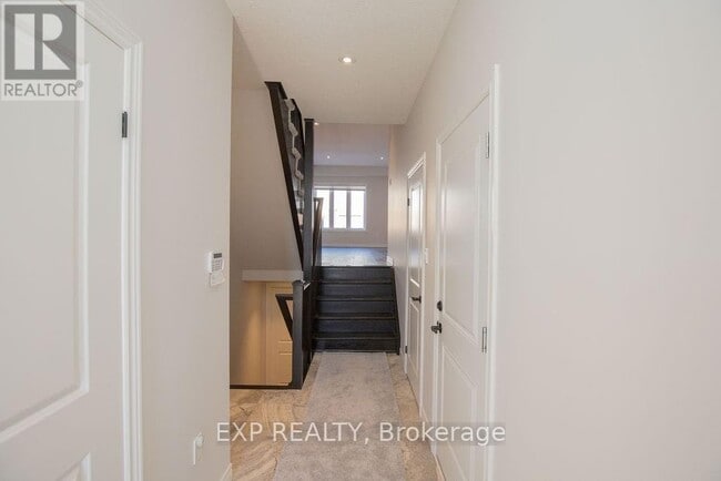 Building Photo - 33 Dunrobin Ln