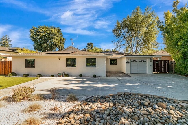 Building Photo - Stunning 4 Bedroom Saratoga Home