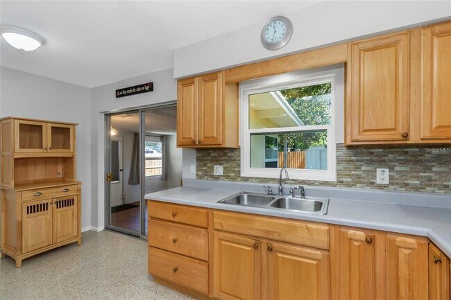Foto del edificio - 2368 Cecelia Ln