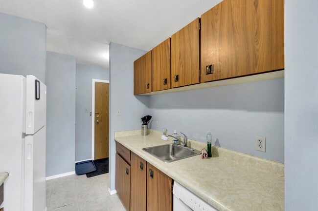 Building Photo - 10609 102 St