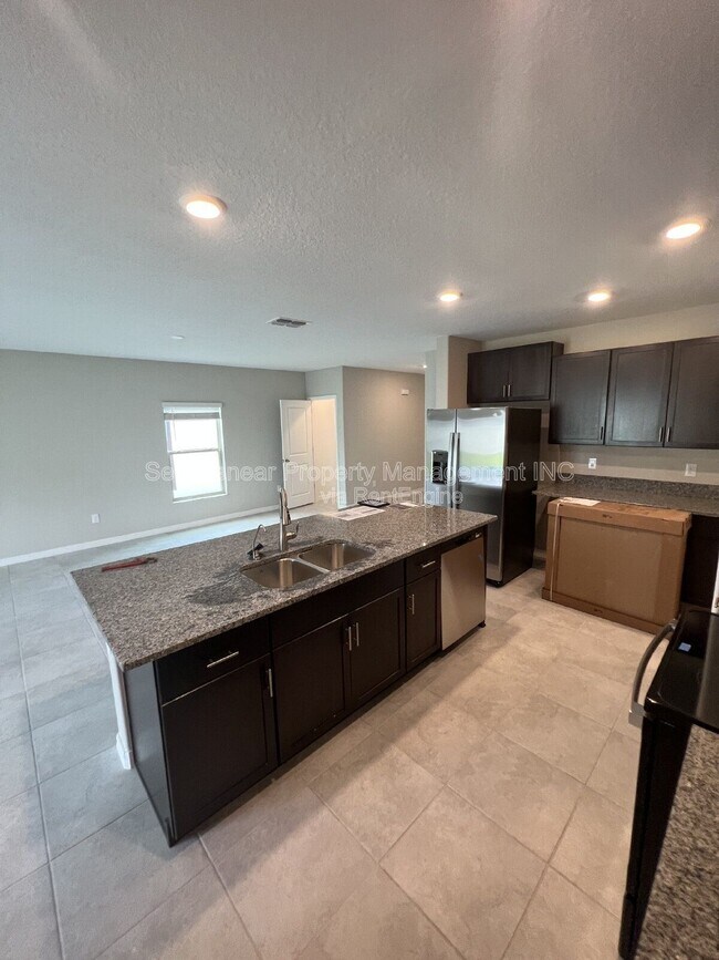 Foto del edificio - 16679 Kingman Reef St