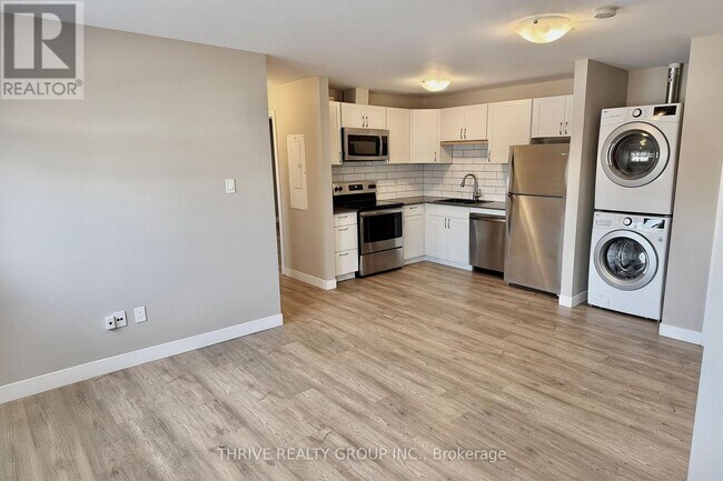 Photo du bâtiment - 1277 Commissioners Rd W