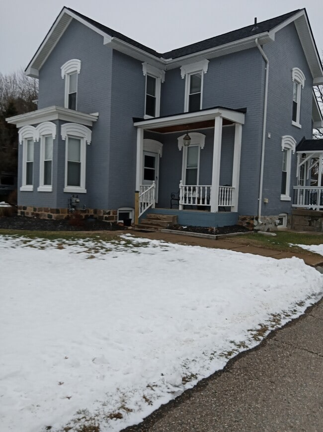 Building Photo - 1261 Bloomer Rd