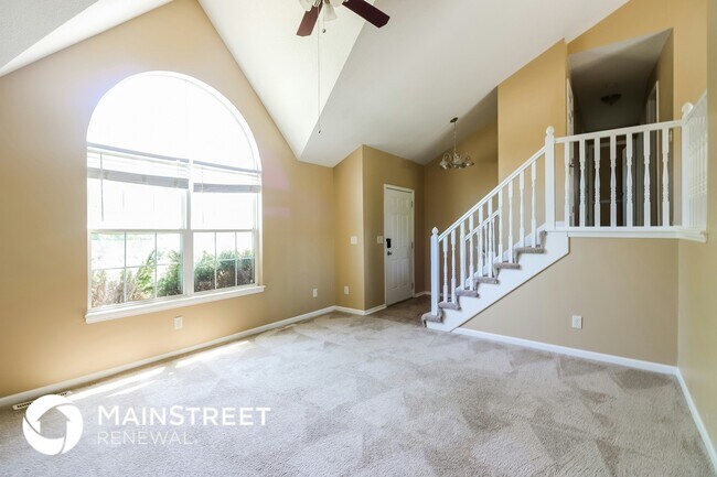 Building Photo - 2026 Grove Cir
