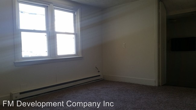 Building Photo - 1 br, 1 bath Apartment - 332 Layfield Road