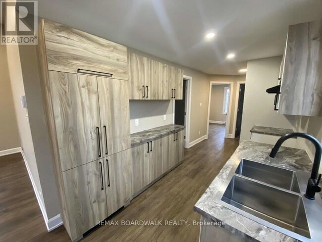Photo du bâtiment - UNIT A - 4534 STE CATHERINE STREET