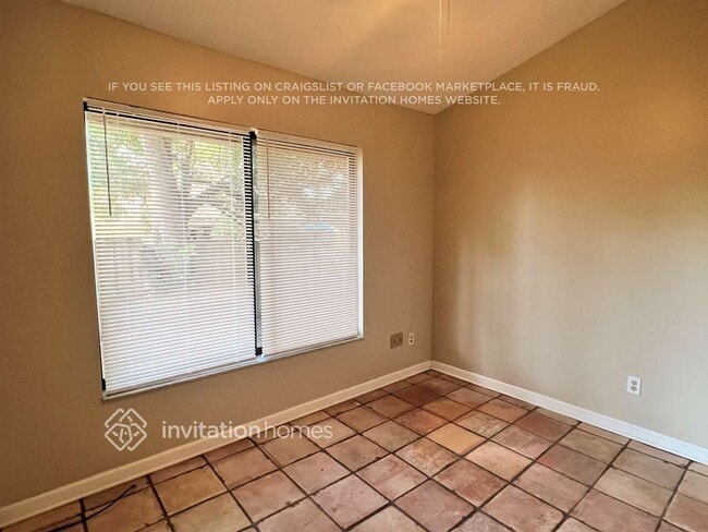 Building Photo - 701 Lakeside Pl