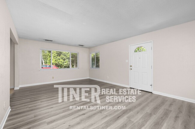 Foto del edificio - Charming Old Fair Oaks Duplex!