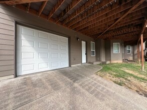Building Photo - 5338 SE Woodland Dr