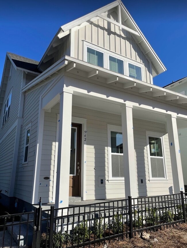 Photo - 942 Auction Aly House