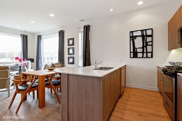 Foto del edificio - 4111 N Narragansett Ave