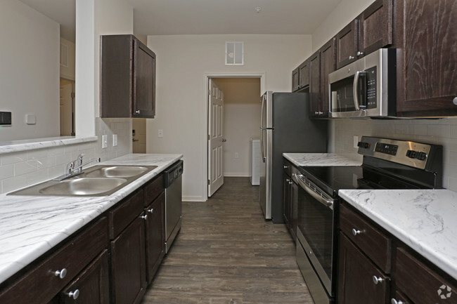 1BR, 1BA - 750 SF - The Maddox