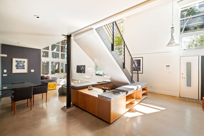 Foto del edificio - 1037 N Laurel Ave