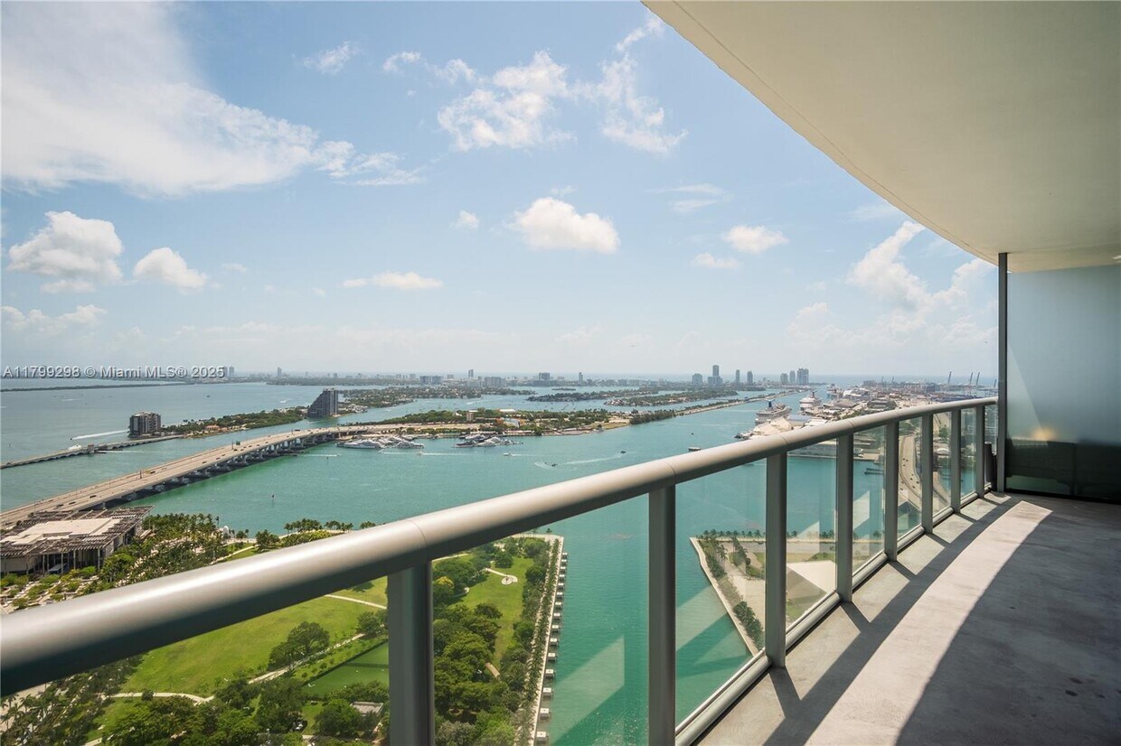 Primary Photo - 888 Biscayne Blvd