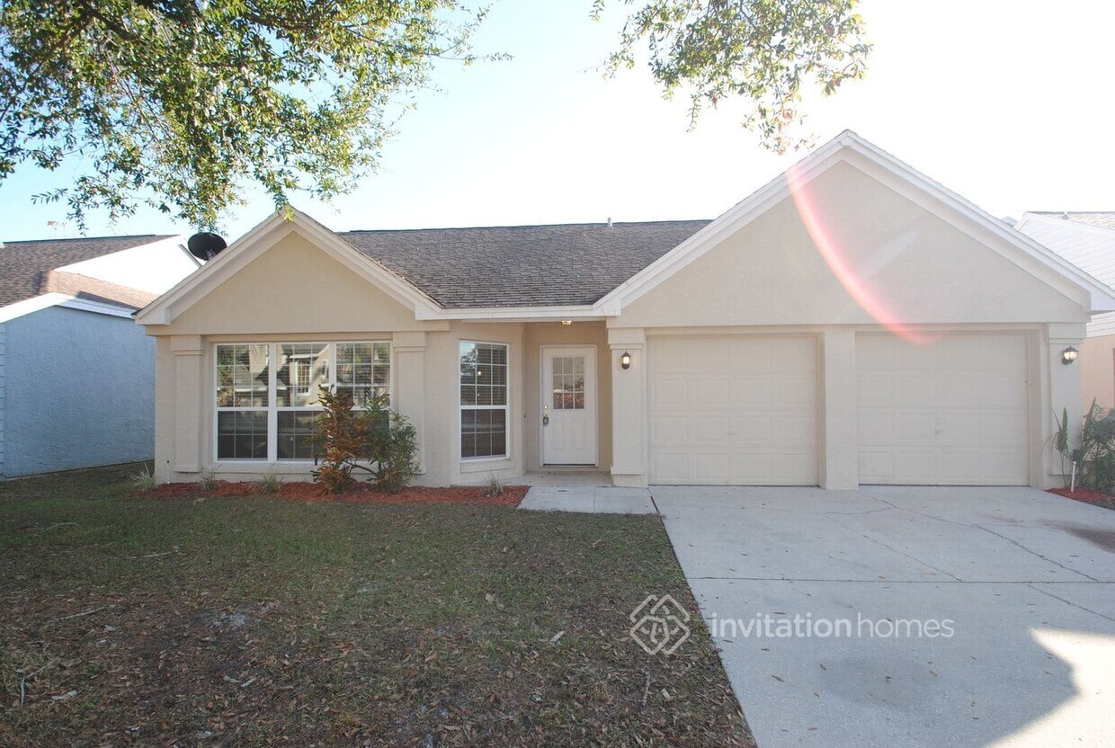 Primary Photo - 829 W Charing Cross Cir