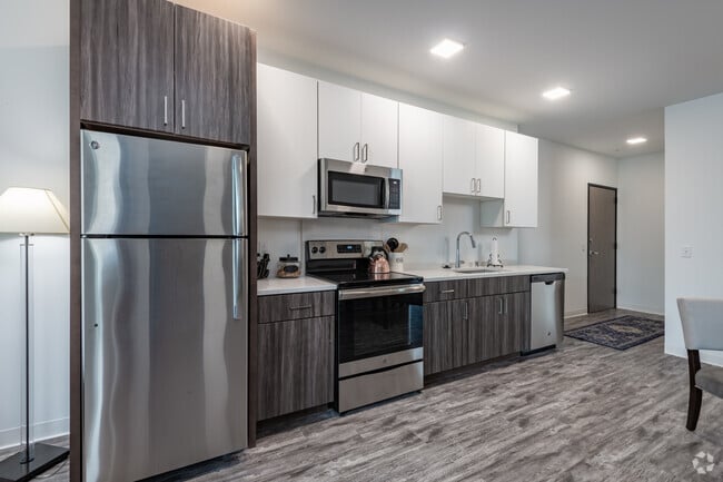 2 BR, 2 BA - 1025 SF - Eastsider Apartments
