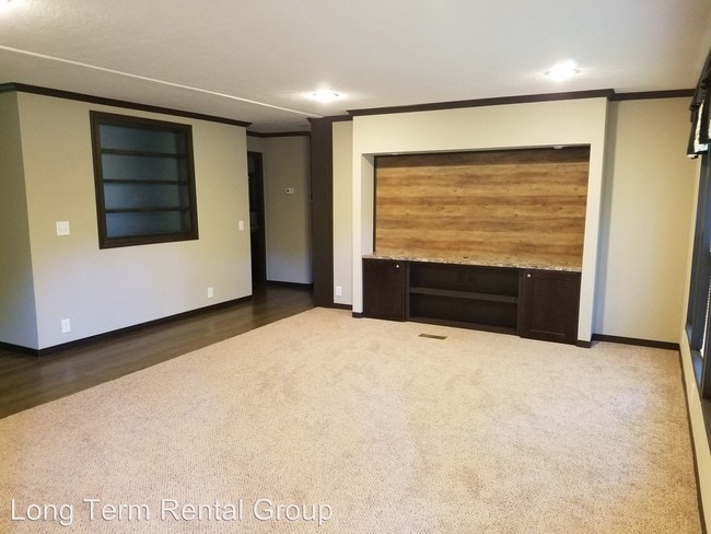 Building Photo - 3 br, 2 bath House - 621 S. Pecan Street