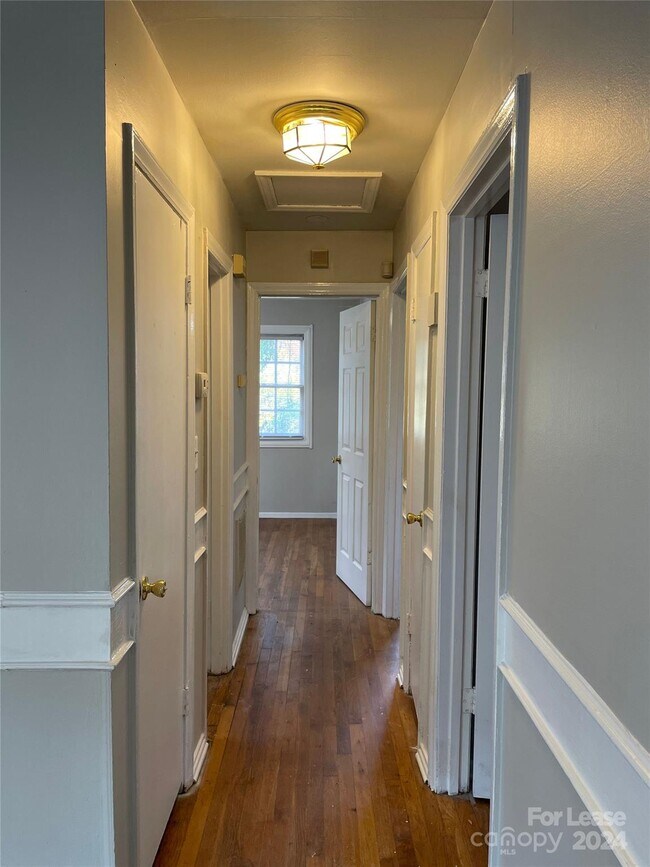 Foto del edificio - 2818 Ravencroft Dr