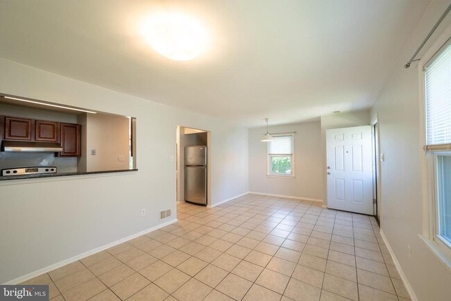 Building Photo - 9572 Inverary Ct