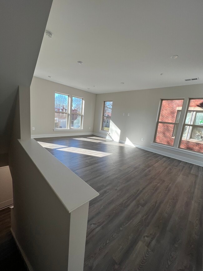 Building Photo - 930 Heights Alley