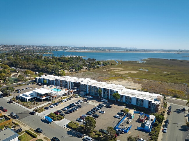 Building Photo - Cedar Shores