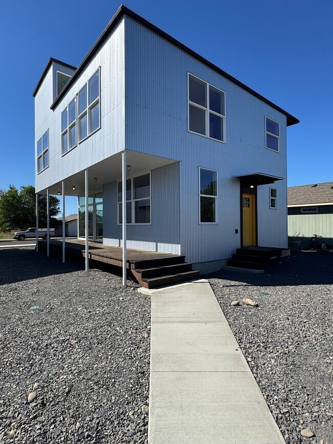 Building Photo - 402 Windsor Court