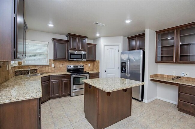 Foto del edificio - 6105 S 38th St