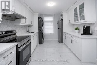 Building Photo - 449 Kenilworth Ave N