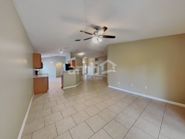 Building Photo - 16560 Corner Lake Dr