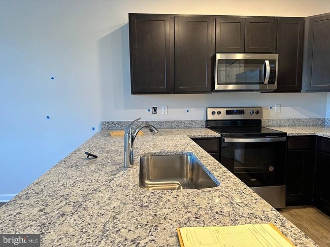 Building Photo - 104 Baker Dr