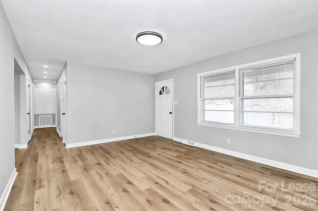 Foto del edificio - 526 Julia Ave