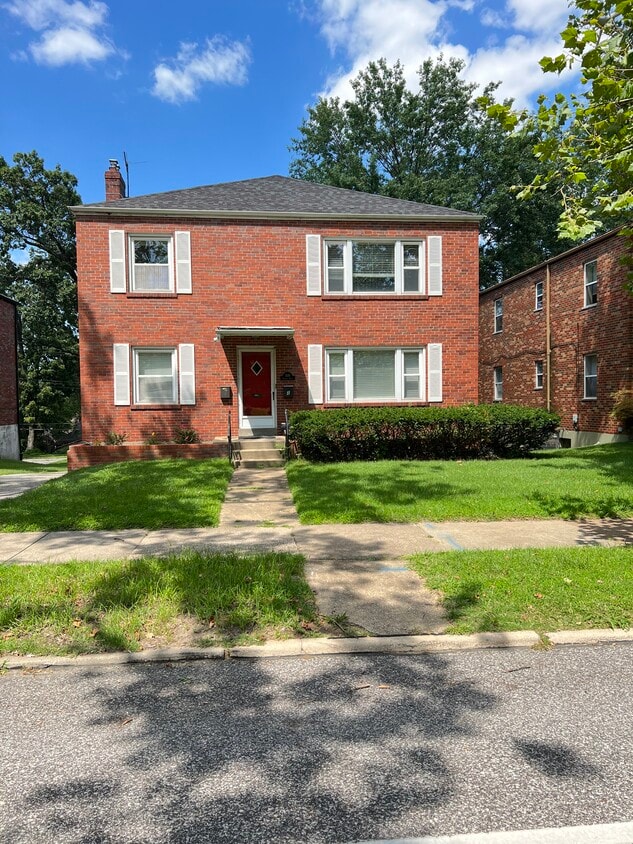 7449 Delmar Blvd Unit 2nd Fl, University City, MO 63130 Apartments in