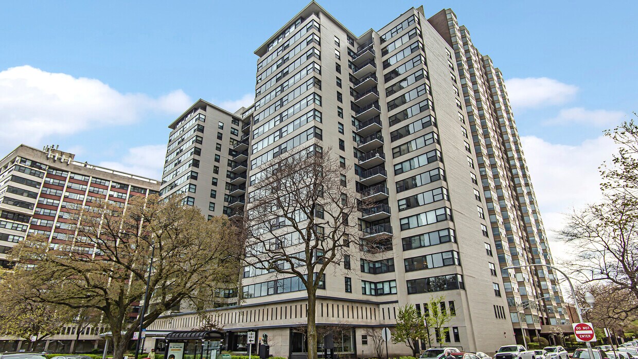 Primary Photo - 3440 N Lake Shore Dr